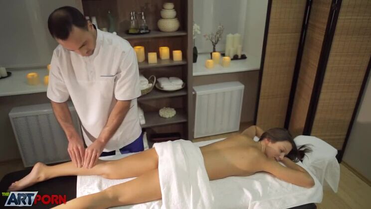 Nensi B Medina gets hands-on with Foxy Di