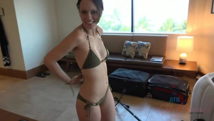 Amateur Brunette Jade Nile Takes a Creampie - Footjob Fun