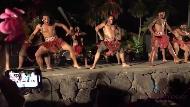 Niki Snow Amateur POV - Fingering on Hawaii Beach