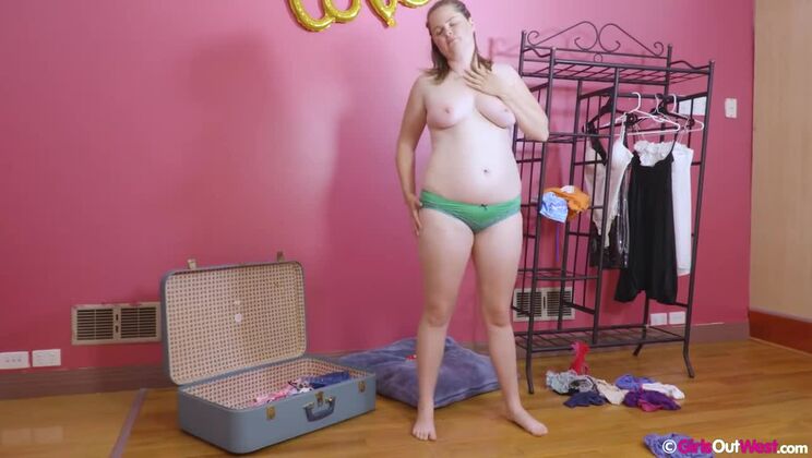 Big Tits Sarah & Her Hairy Toy Session