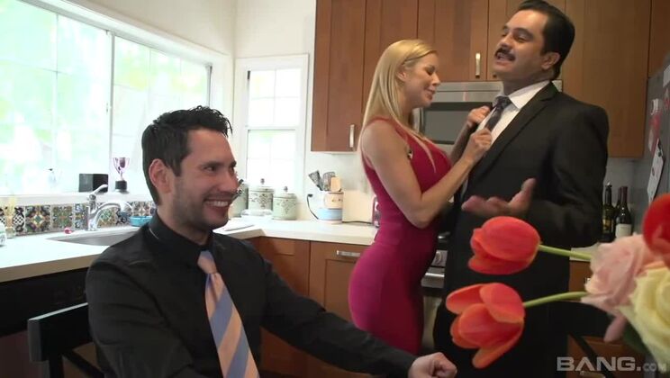 Blonde Alexis Fawx gets cumshot after deep blowjob