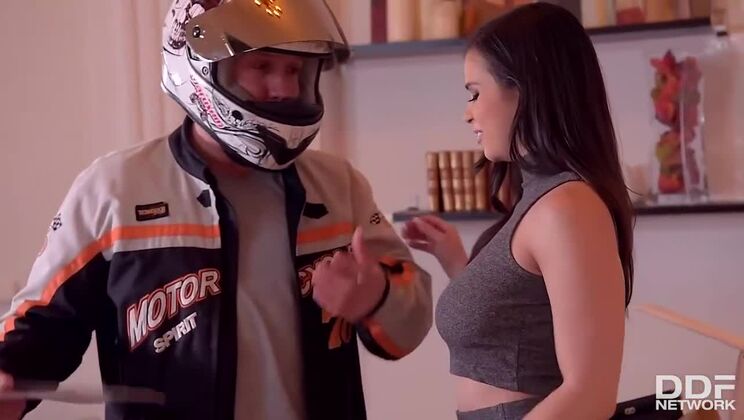 Cumshot Facial after Office Blowjob from Brunette