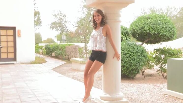 Beautiful Presley Solo Nude