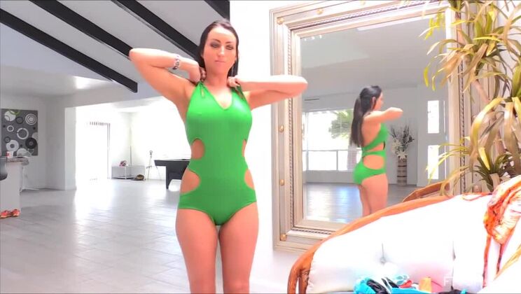 Alluring Solo Performance