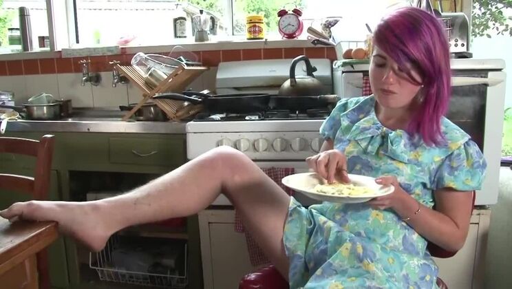 Lilith's Solo Kitchen Fun