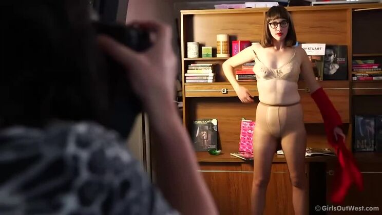 Photoshoot BTS with Sadie