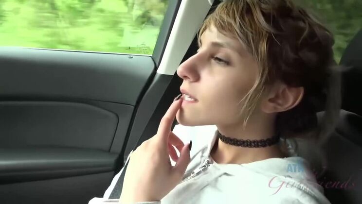 Amateur Hime Marie Enjoys Pussy Play in the Sun