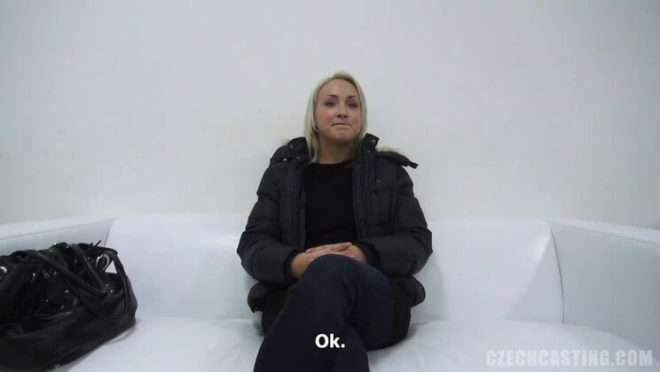 Blonde Lucie Wants It