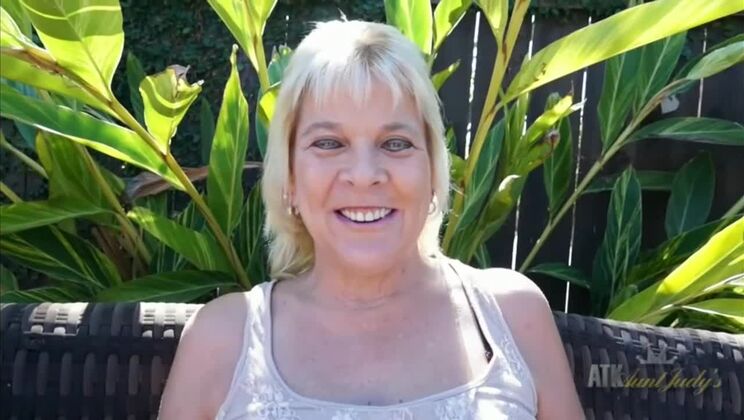 Solo and Uninhibited: Sindy Silver Outside