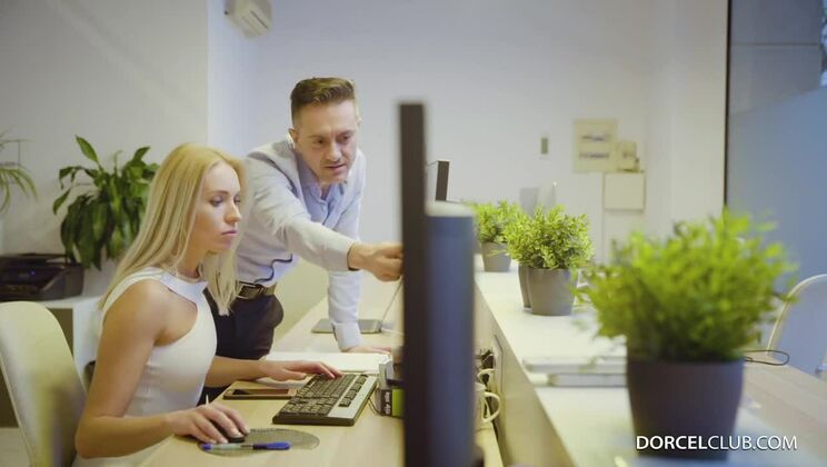 Angelika Grays' Big Ass on Display on First Date