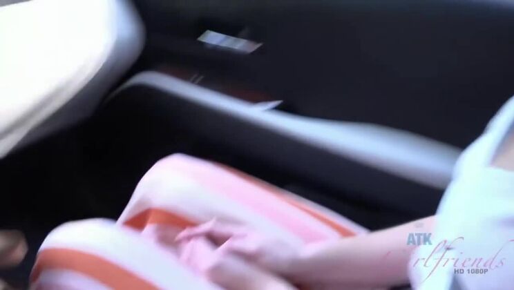 Natalia Queen's Outdoor Foot Fetish Encounter