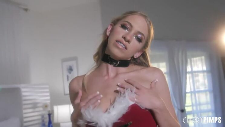 Khloe Kapri's Blonde and Solo Gift