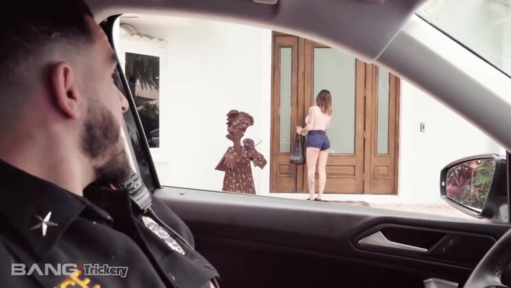 Big Ass Brunette Anna Chambers Gets a Facial