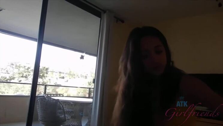 Brunette Amateur Mi Ha Doan in Fetish Fun