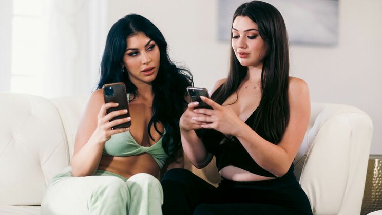 Alyx Star and Queenie Sateen's Lesbian Play