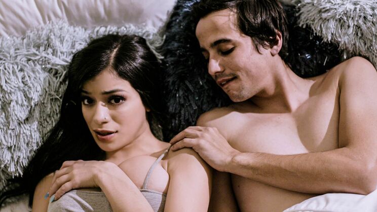 Teen With Big Tits Savannah Sixx Gets Face Fucked and Creampied