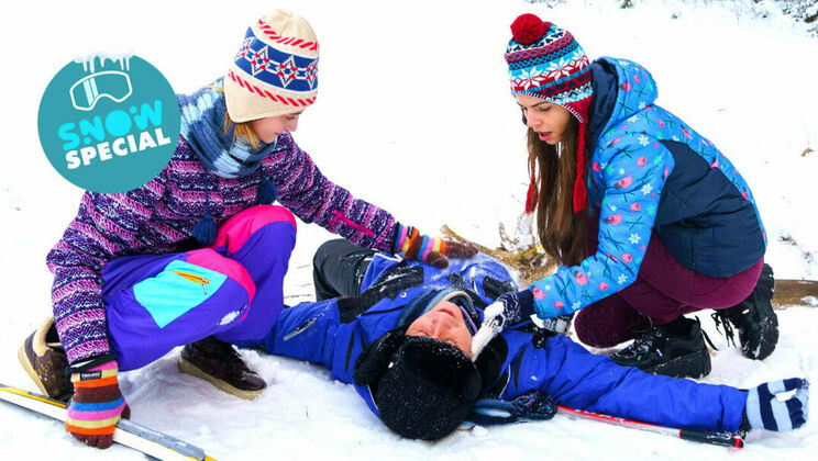 Snow Bunnies FFM Threesome Sex