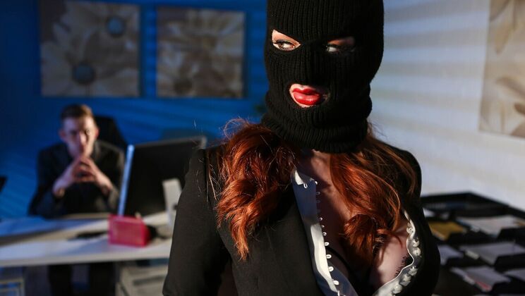 Zara DuRose Gets Facial after Blowjob