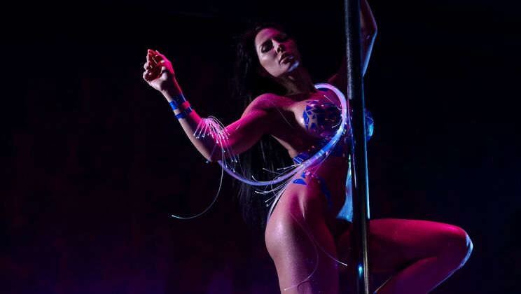 Big Tits Madison Ivy in Sexy Strip and Blowjob