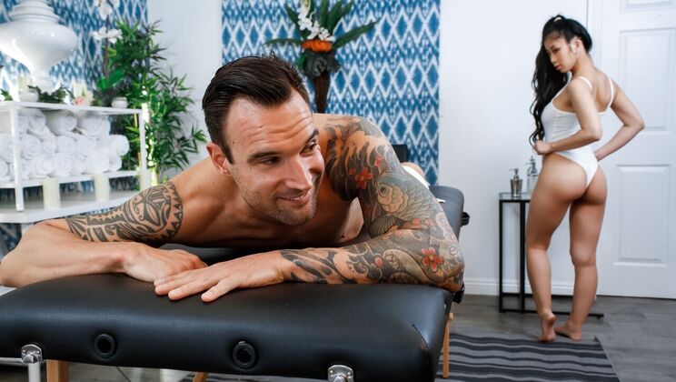 Massage Leads to Hot Sex with Jade Kush
