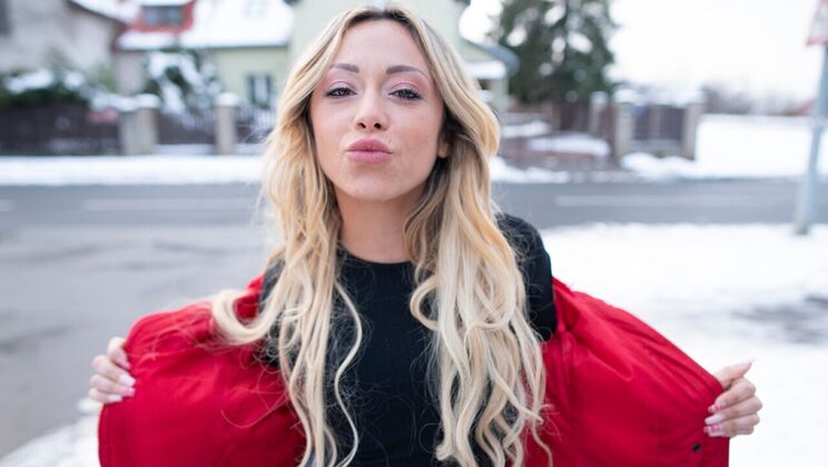 European Girl Handjob and Cum