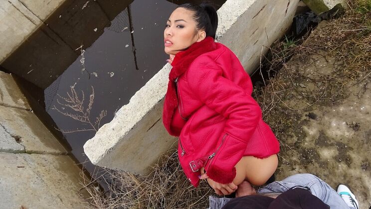 Thai Big Tits Amateur Enjoys Outdoor Fucking