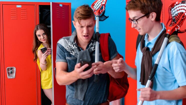 Tattooed Babe Gets Fucked in Standing Position