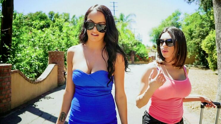 Tattooed Lesbians Outdoor Fun