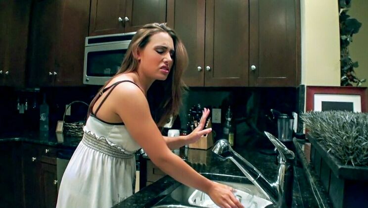 Facial Cumshot on a Cleaning Girl's Face