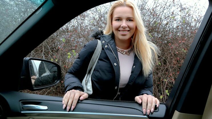 Nikky Dream Blonde Sex in Auto