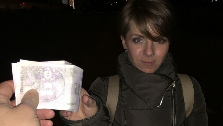 Amateur Short Hair Girl Gets Fucked in Doggystyle