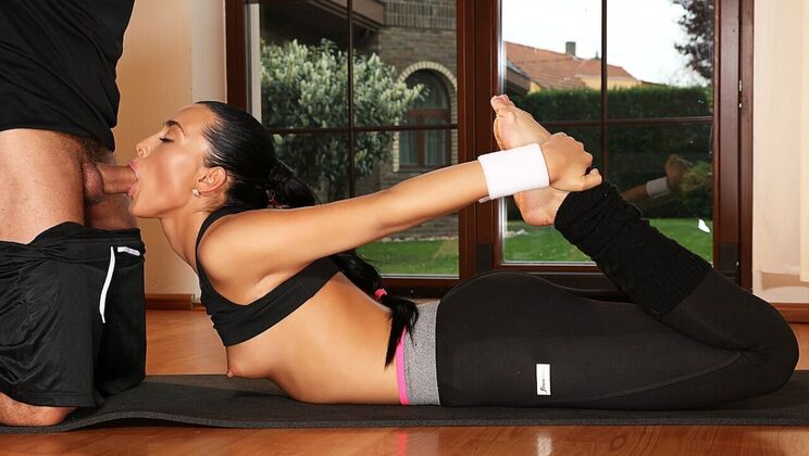 Short Hair Anna Rose's Blowjob and Fucking