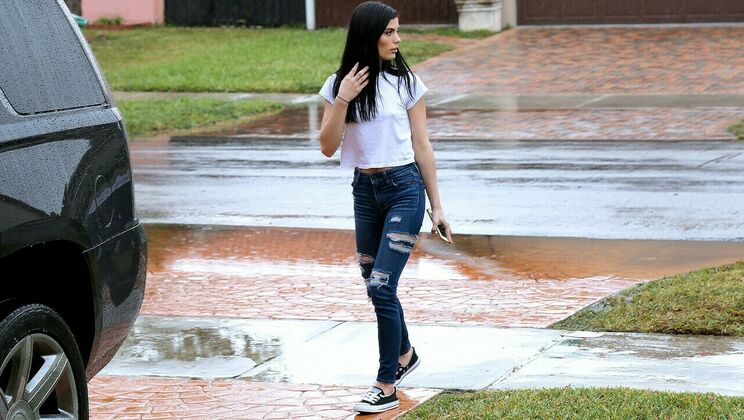 Outdoor Cheating with Gorgeous Brunette