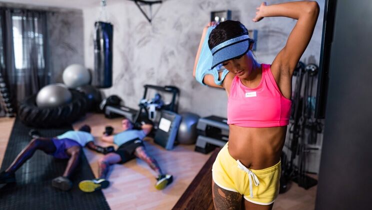 Deepthroat and blowjob in threesome with teen