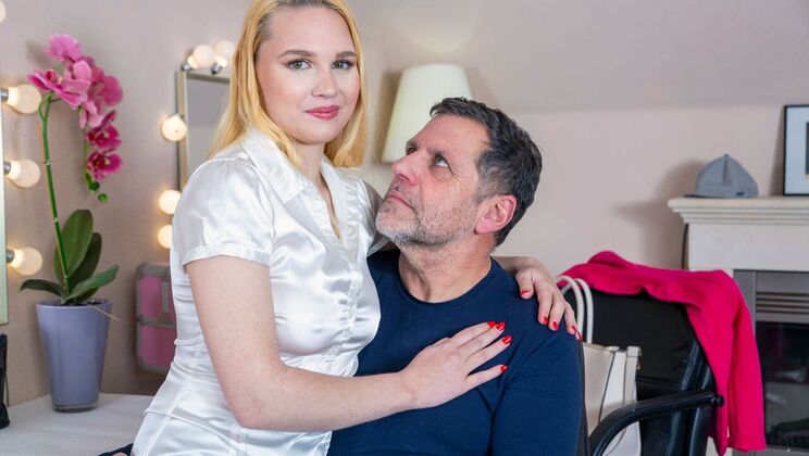 Kissing and Close Up Chaos