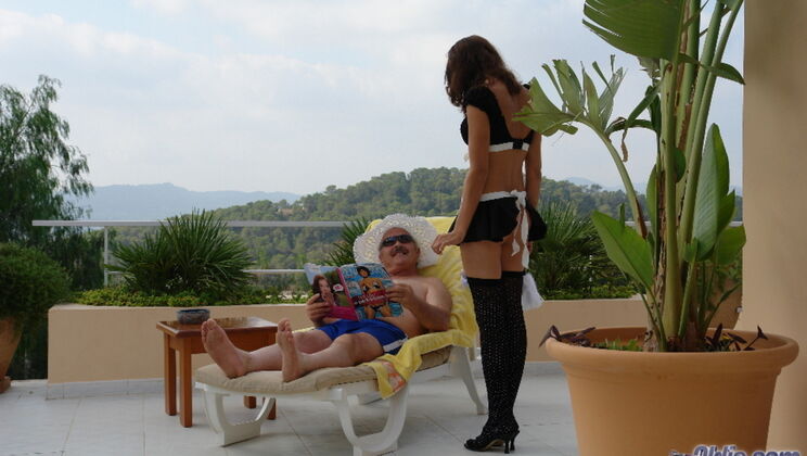 Paradise Hotel: Doggystyle and Ball Licking