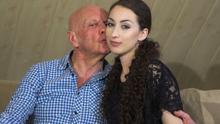 Blonde vs Brunette: Hot Encore