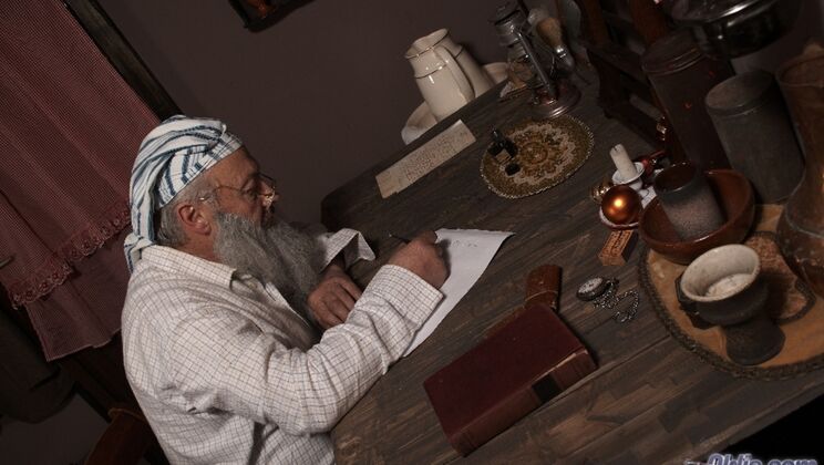 Christmas Morning Sex with a Hairy Pussy