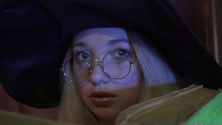 Blonde Bombshell Mimi Gives Doug a Blowjob