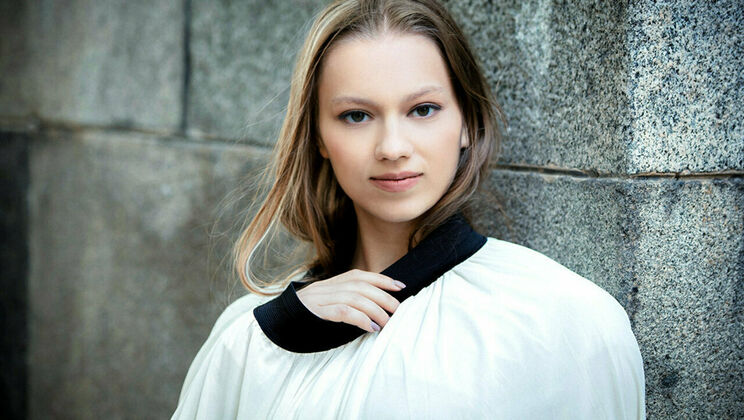 Ballerina Mia Split Exposed - Behind the Scenes