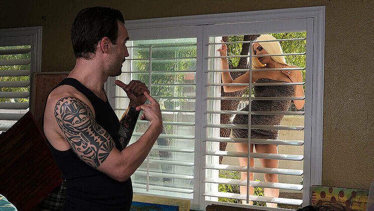 Luna Star's Big Tits Bounce in Living Room Fuck