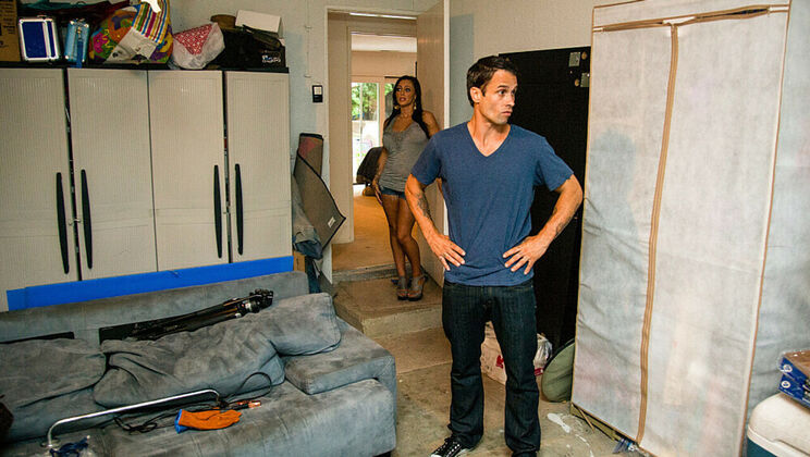 Brunette Bombshell Jenna Presley Tips with Tit Fuck