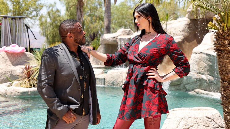 Black Shemale Micah Martinez Fucks Nicole Korsakova