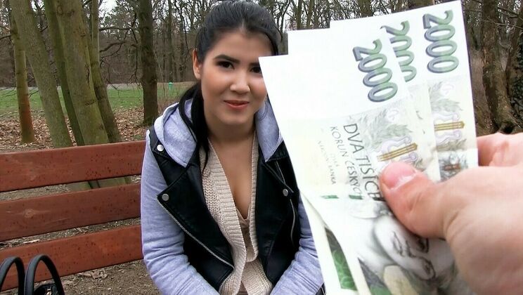 Innocent Teen Lady Dee Makes First Amateur Porn