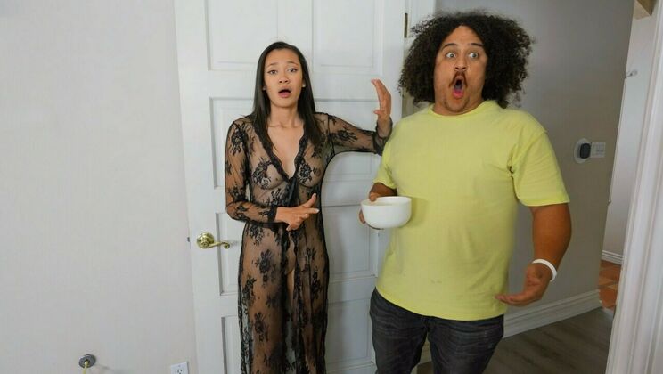 Sexy Encounter between MILF and Young Boyfriend