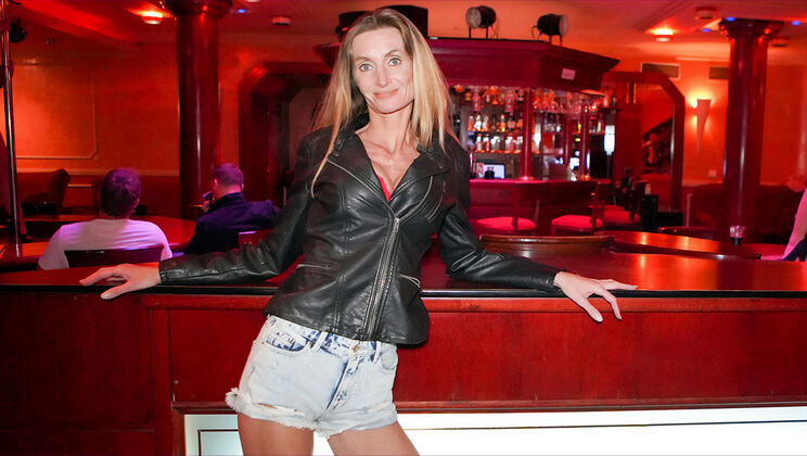 Insertion and Cumshot - Amateur Couple