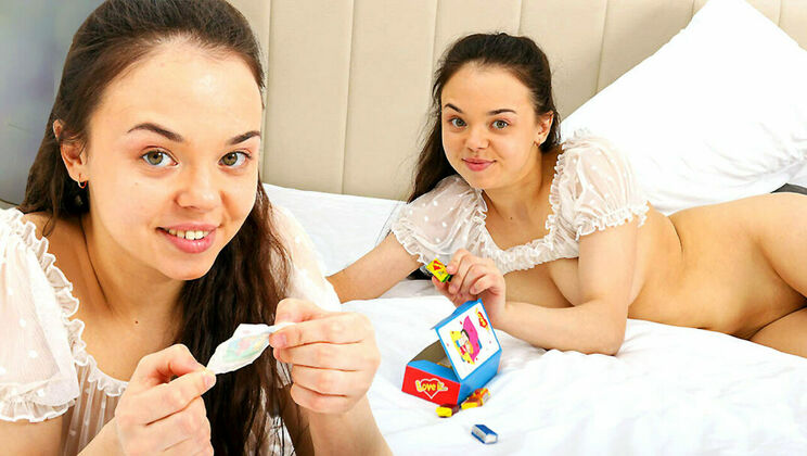 Sweet Babe Mia Grandy Fingers Her Shaved Clit