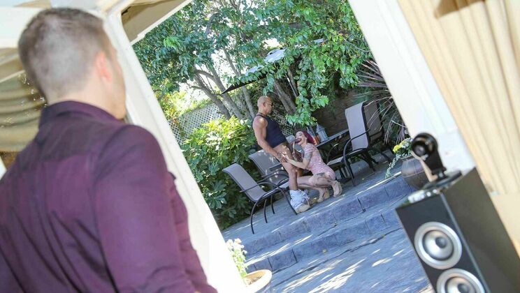 Big Titted MILF Anna Bell Peaks Squirts