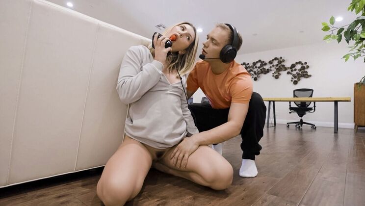 Joystick in Ass - Paige Owens' Anal Adventure