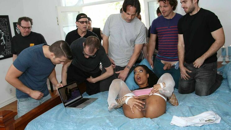 Cum Swallowing Ebony Bombshell